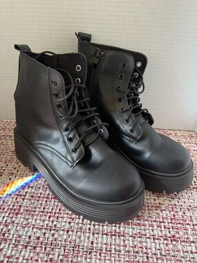 Combat/Moto Style Boots with laces & inside zipper, US Size 7, NWOT